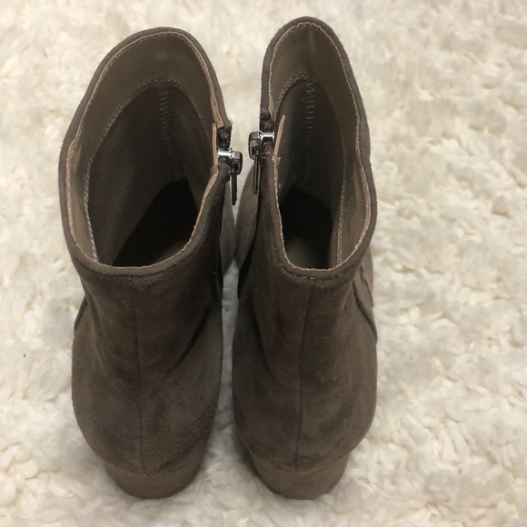 Steve Madden Leather Suede Embroidered Ankle Block Short Heel Ankle Bootie Boots - Picture 9 of 11